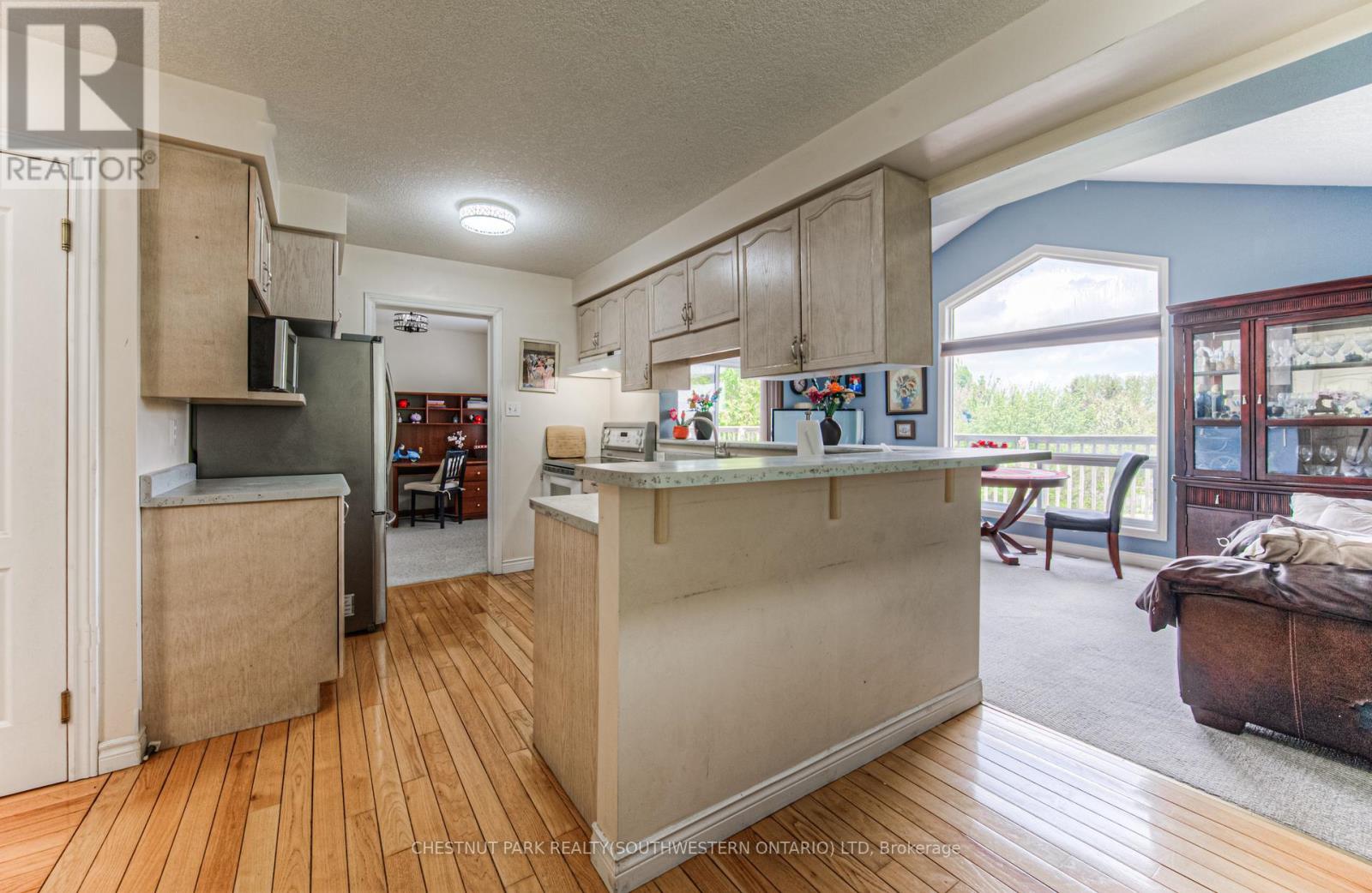 619 Westfield Drive, Waterloo, Ontario  N2T 2P2 - Photo 16 - X12195614