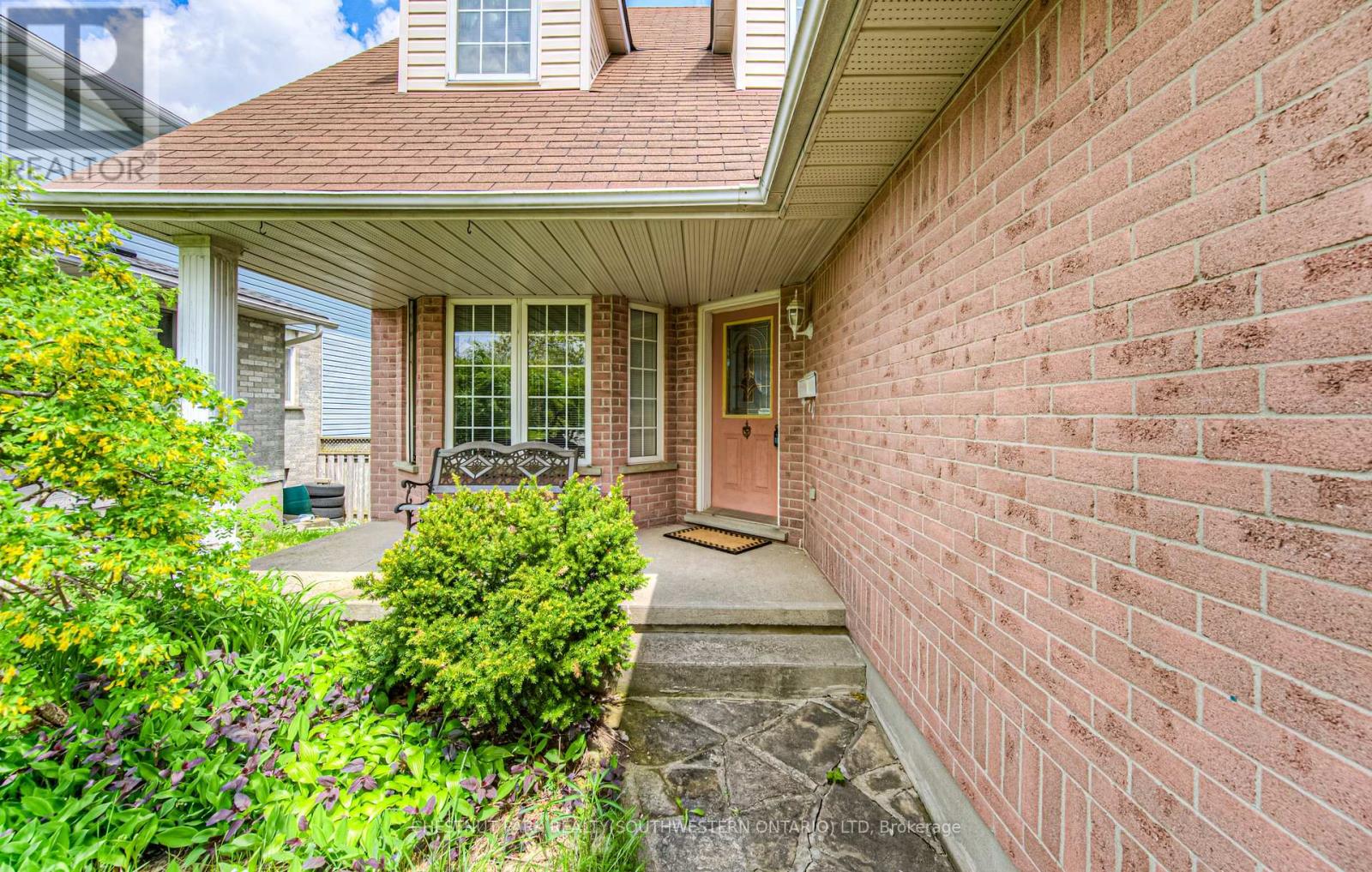 619 Westfield Drive, Waterloo, Ontario  N2T 2P2 - Photo 2 - X12195614