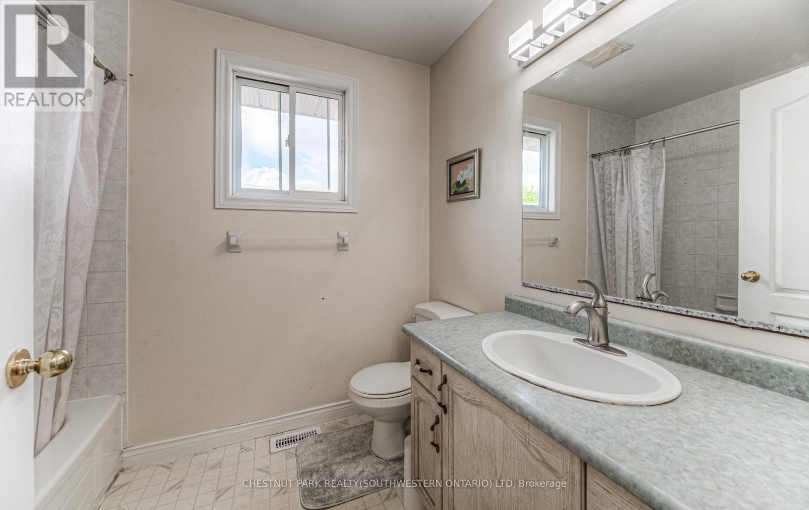 619 Westfield Drive, Waterloo, Ontario  N2T 2P2 - Photo 26 - X12195614