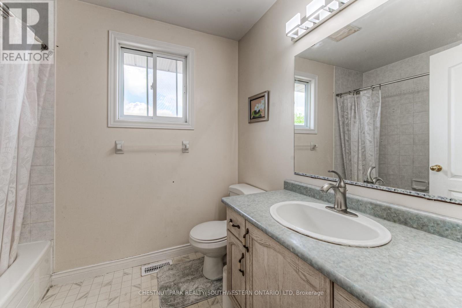 619 Westfield Drive, Waterloo, Ontario  N2T 2P2 - Photo 27 - X12195614