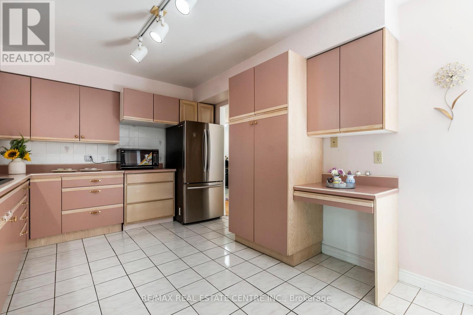 1241 Rose Street, Cambridge, Ontario  N3H 5K9 - Photo 13 - X12195661