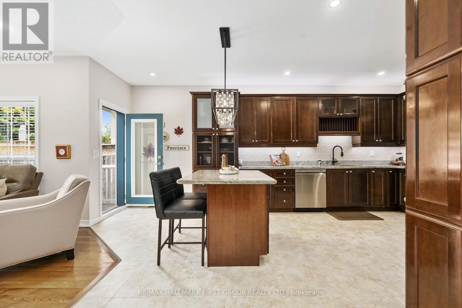 823 London Street, Cobourg, Ontario  K9A 5X9 - Photo 19 - X12195676