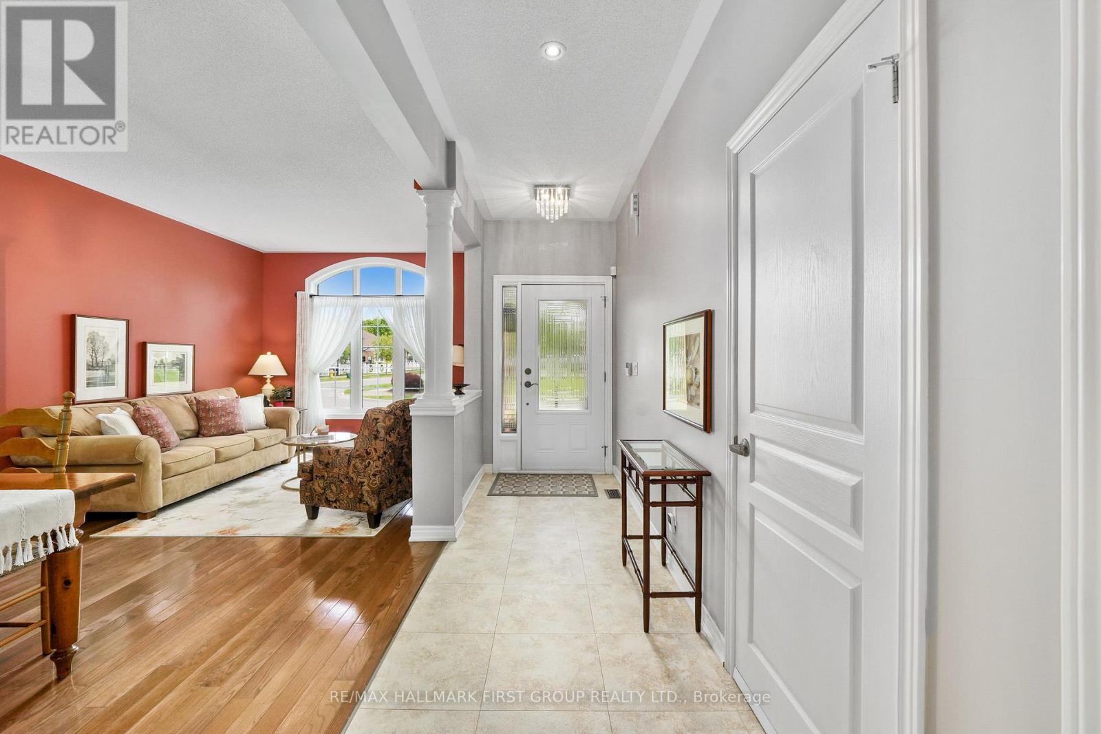 823 London Street, Cobourg, Ontario  K9A 5X9 - Photo 4 - X12195676