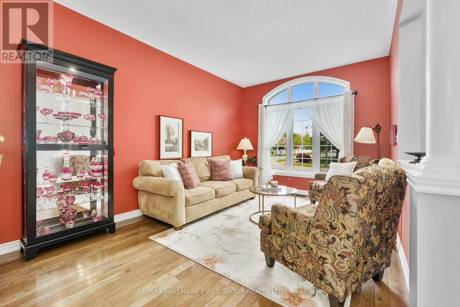 823 London Street, Cobourg, Ontario  K9A 5X9 - Photo 5 - X12195676