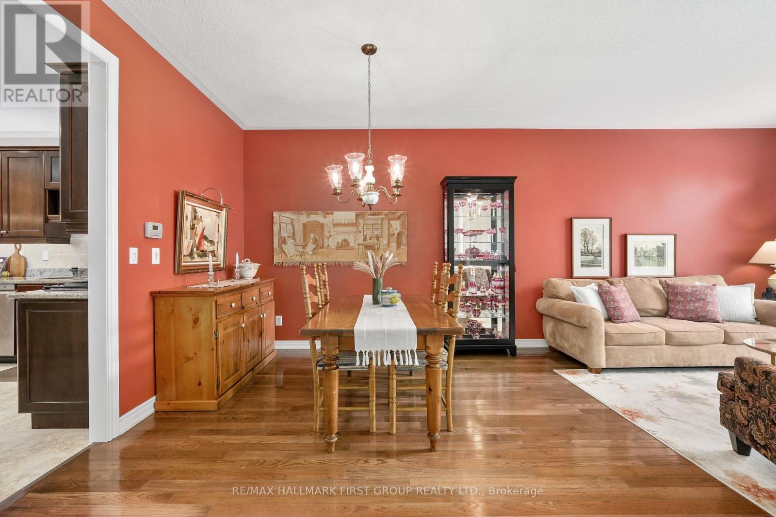823 London Street, Cobourg, Ontario  K9A 5X9 - Photo 9 - X12195676