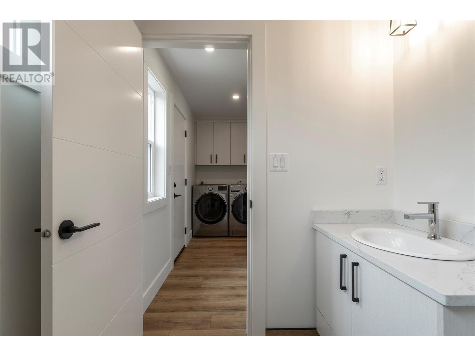 981 12 Street Se Unit# 37, Salmon Arm, British Columbia  V1E 2C8 - Photo 33 - 10350730
