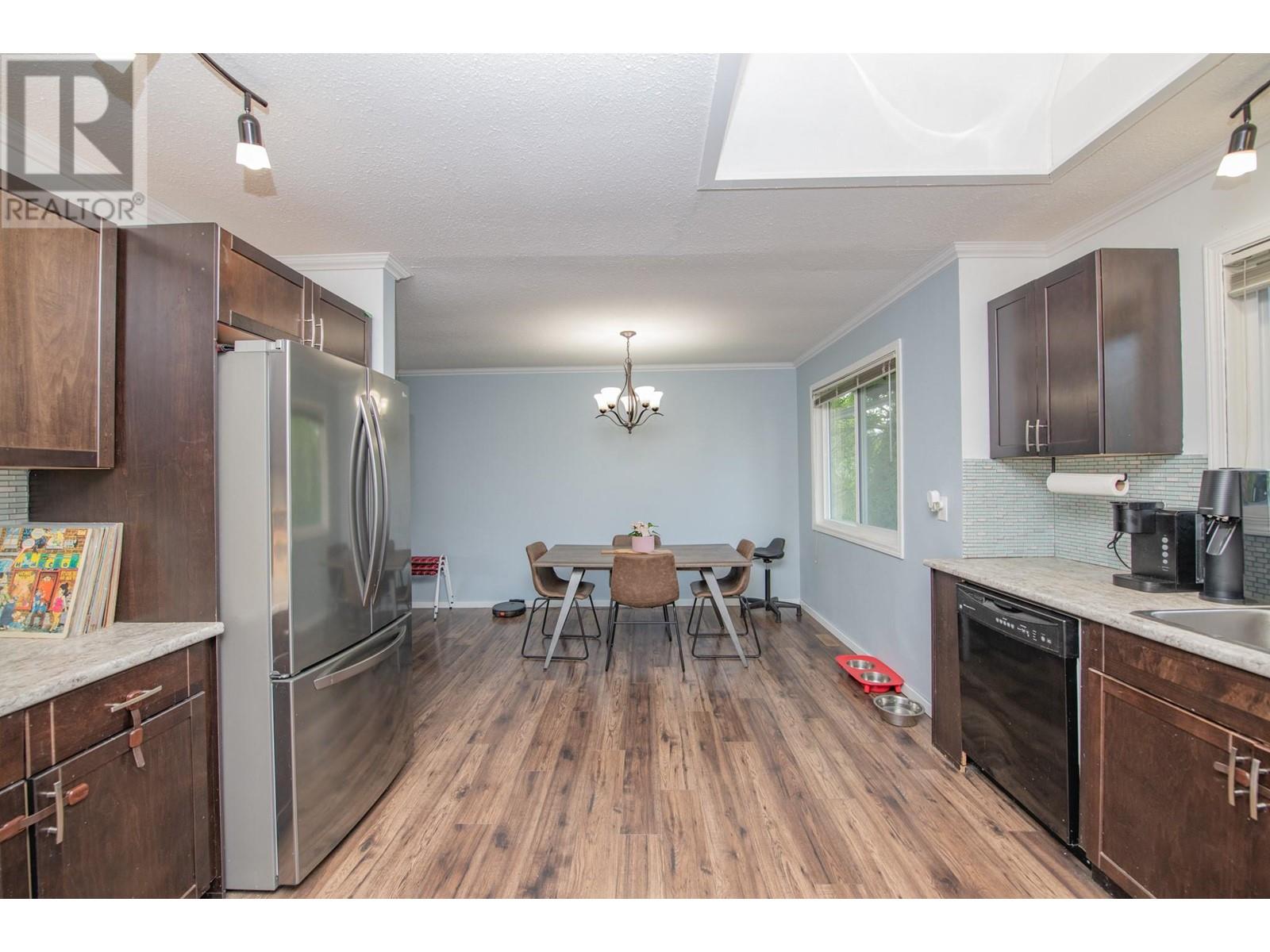 Property at 2104 20 Avenue image 4