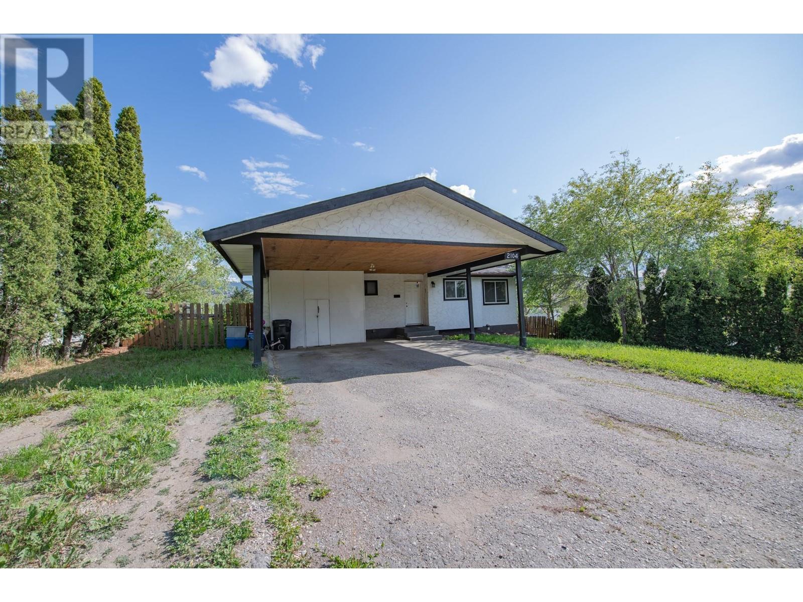 Property at 2104 20 Avenue image 3