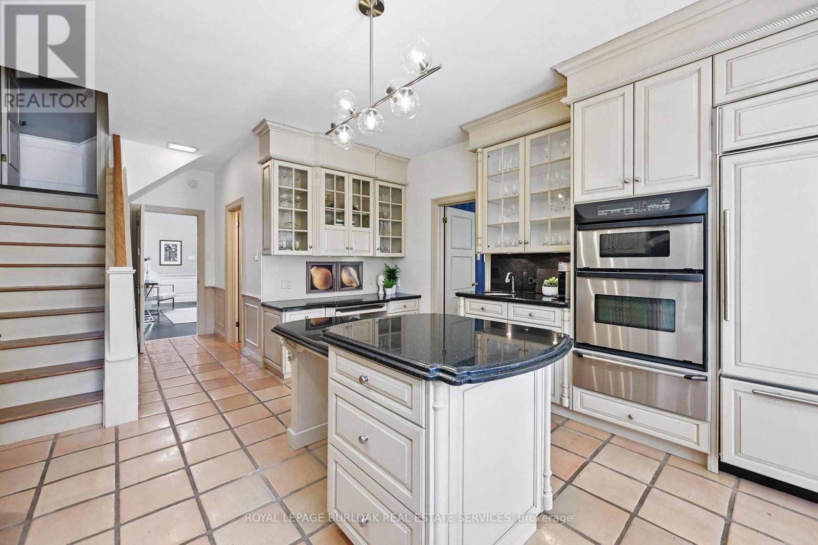 3020 First Street, Burlington (Roseland), Ontario  L7N 1C3 - Photo 17 - W12102928