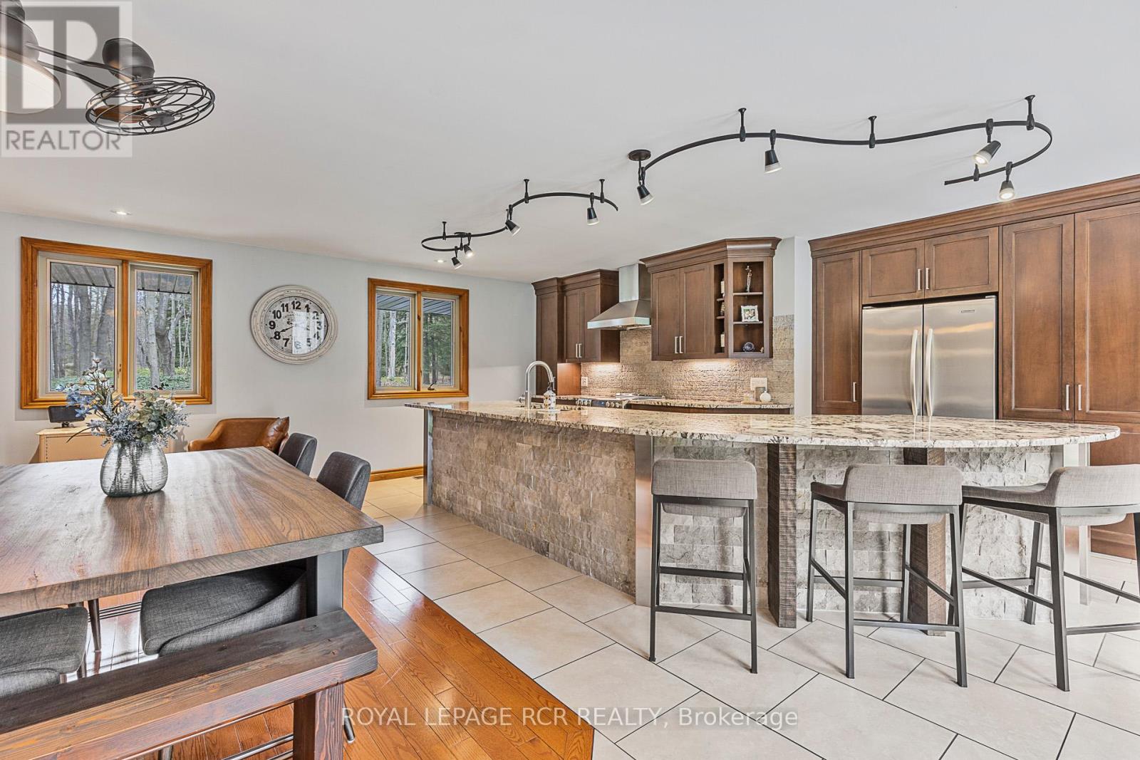 1 Beech Tree Lane, Whitchurch-Stouffville, Ontario  L4A 7X4 - Photo 8 - N12141958