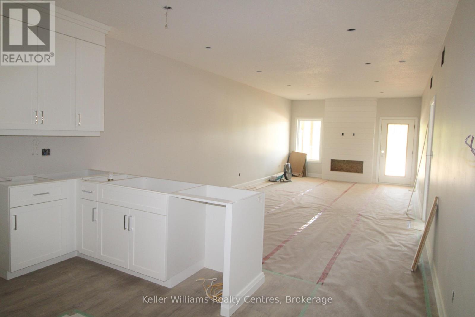 738 18th Street, Hanover, Ontario  N4N 0C7 - Photo 3 - X12061910