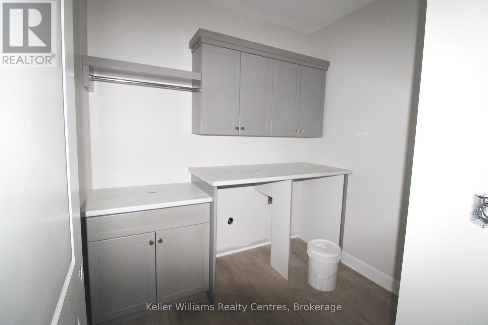 738 18th Street, Hanover, Ontario  N4N 0C7 - Photo 9 - X12061910