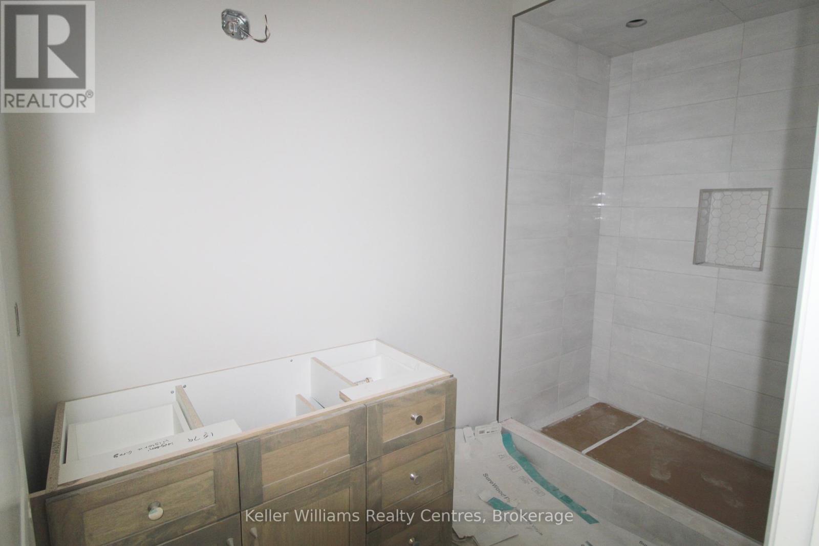 738 18th Street, Hanover, Ontario  N4N 0C7 - Photo 8 - X12061910