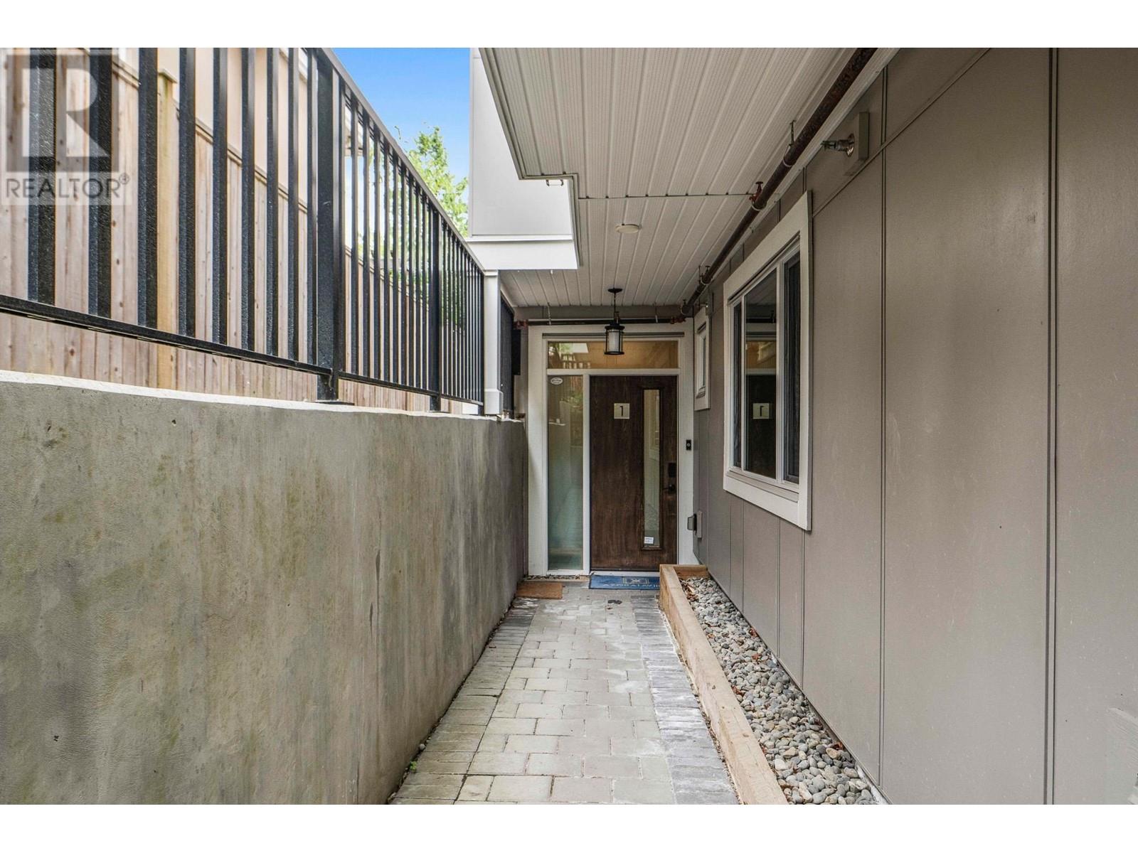 1 2717 Horley Street, Vancouver, British Columbia  V5R 4R7 - Photo 3 - R3011024