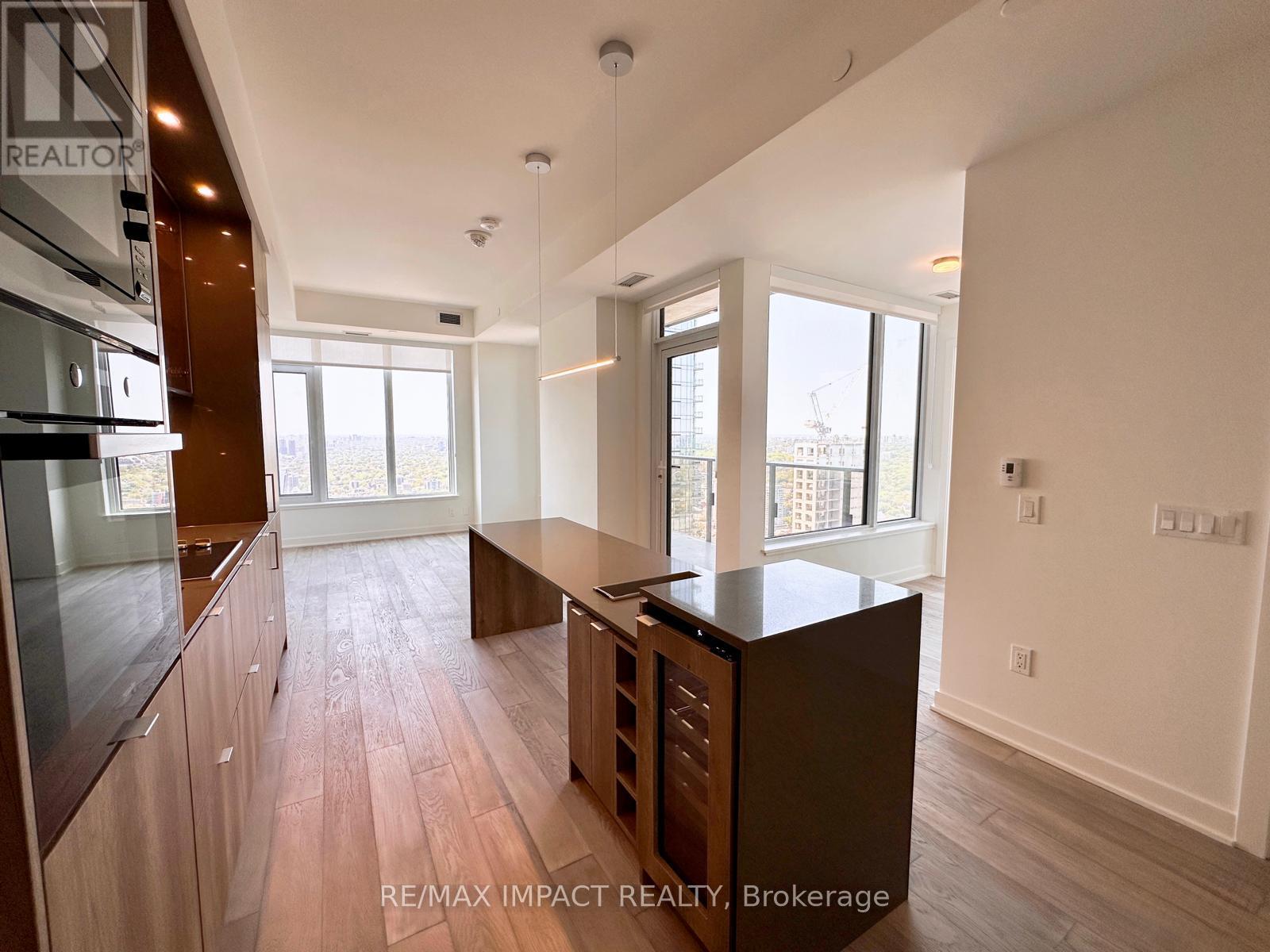 4602 - 11 Yorkville Avenue, Toronto, Ontario  M4W 1L2 - Photo 8 - C12195836