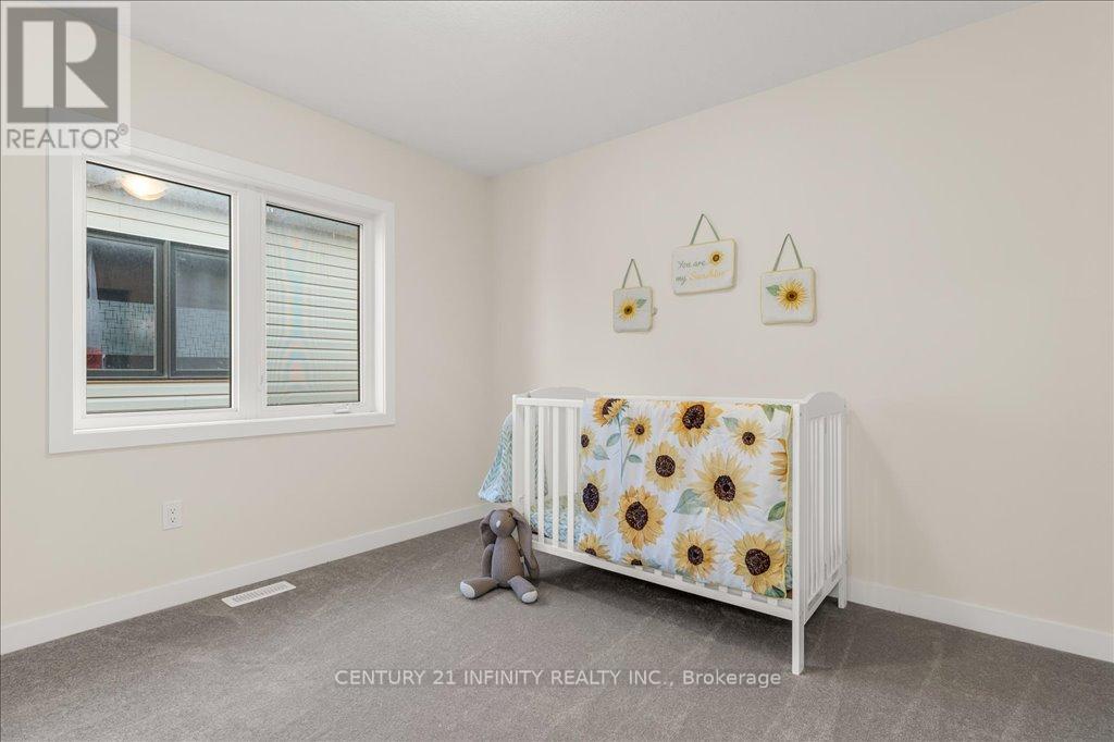 394 Eastbridge Avenue, Welland, Ontario  L3B 0M7 - Photo 35 - X12195982