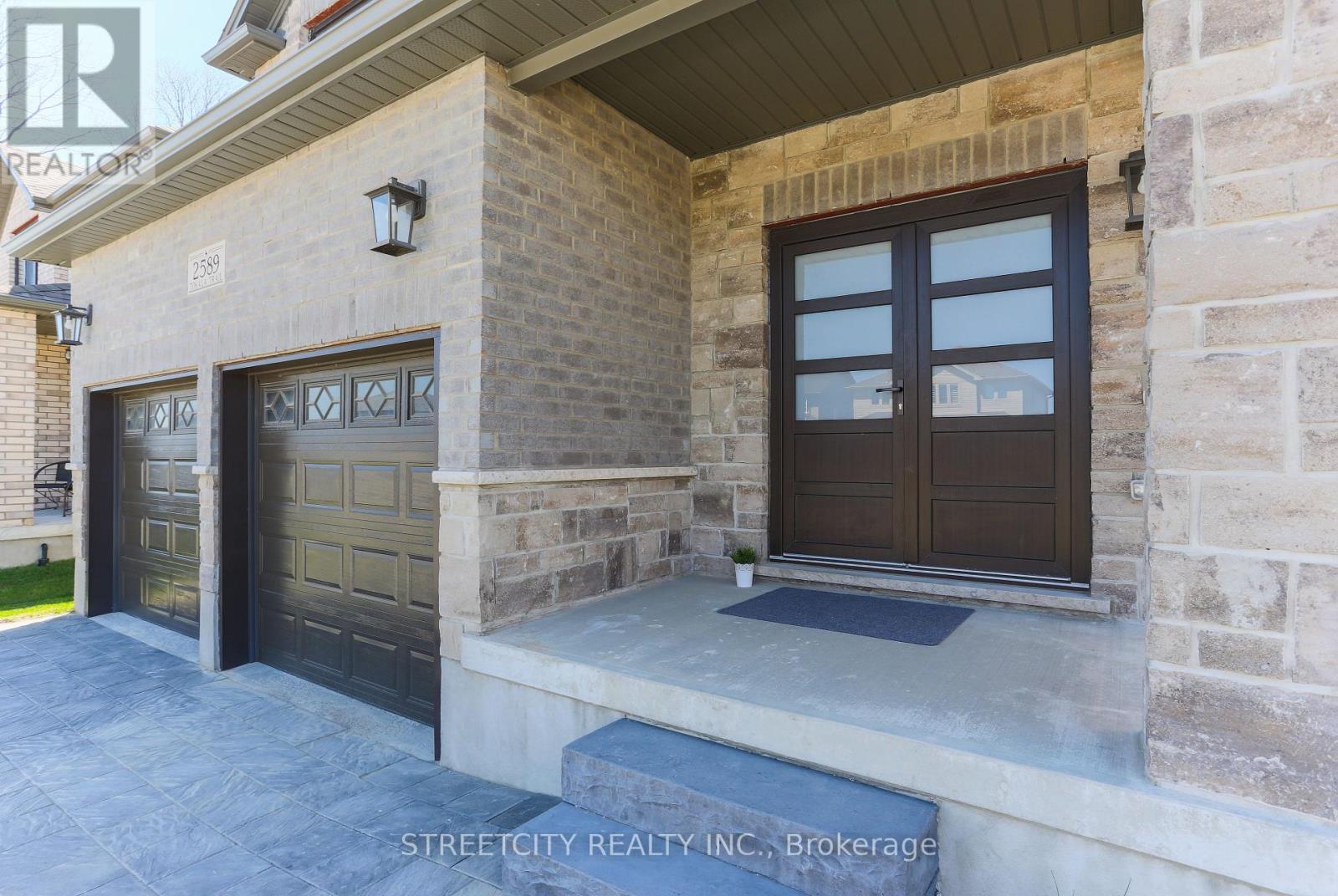 2589 Tokala Trail, London North, Ontario  N6G 0M4 - Photo 4 - X12195972