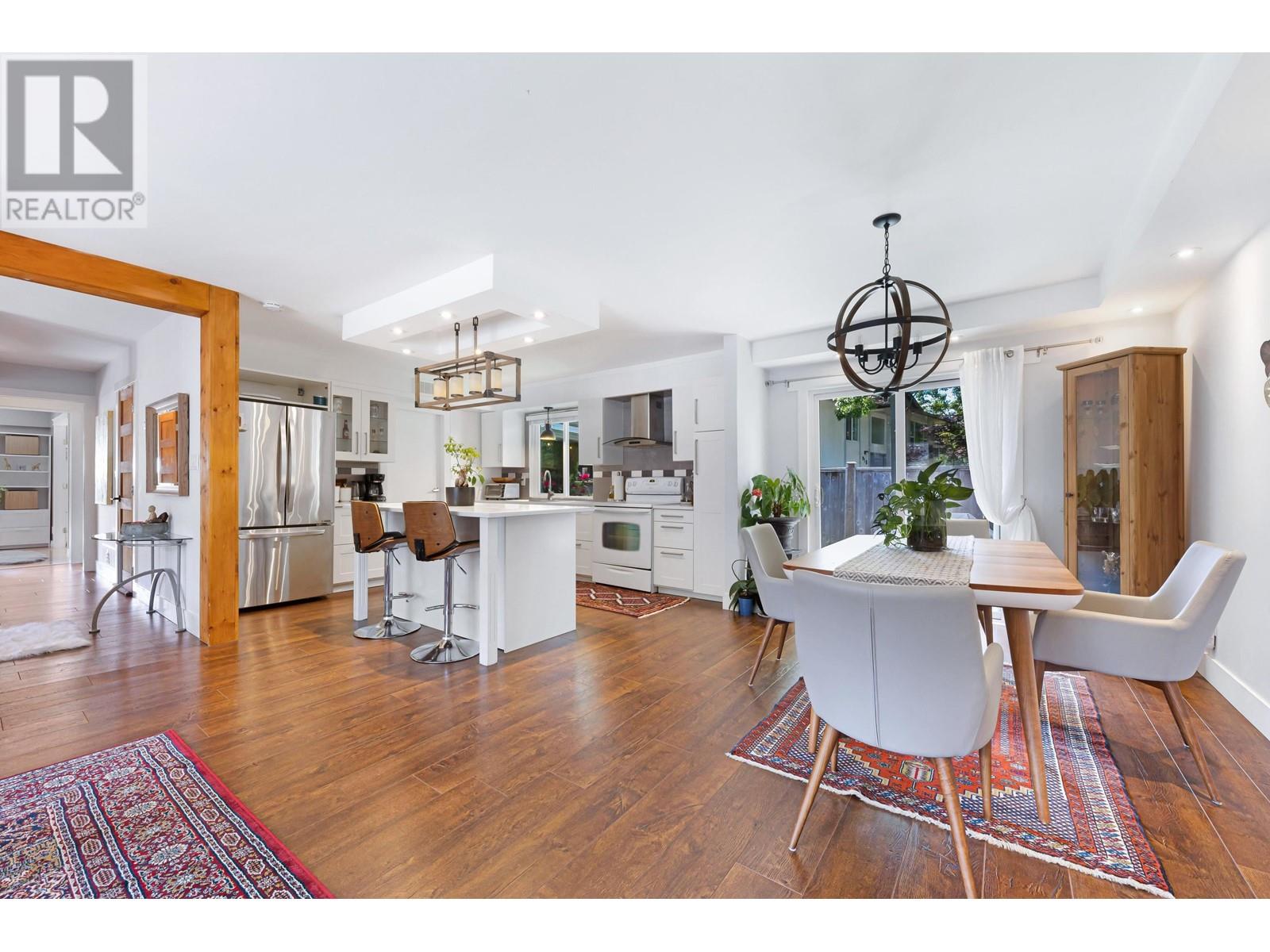3849 Richmond Street, Port Coquitlam, British Columbia  V3B 3E9 - Photo 1 - R3011081