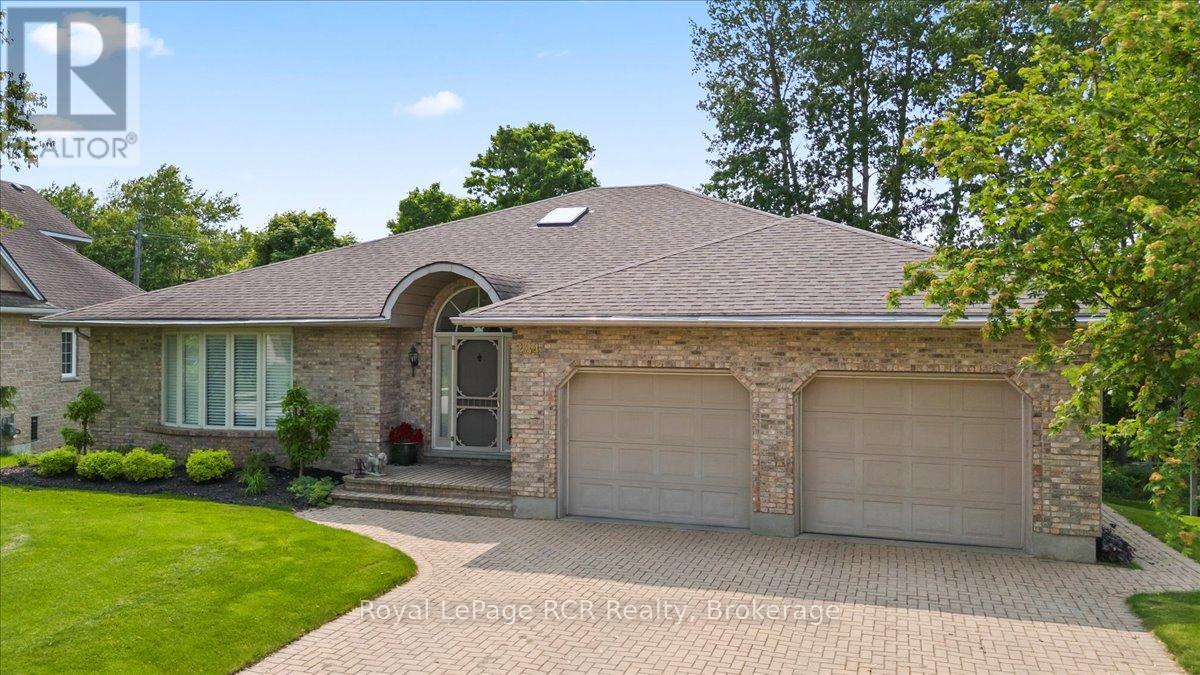 284 2nd Avenue, Hanover, Ontario  N4N 3S1 - Photo 2 - X12092978