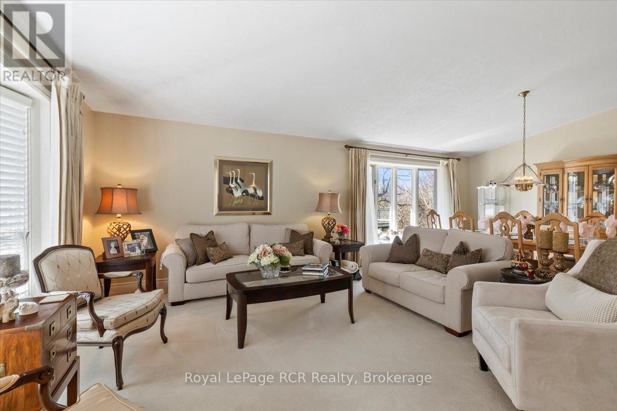 284 2nd Avenue, Hanover, Ontario  N4N 3S1 - Photo 6 - X12092978