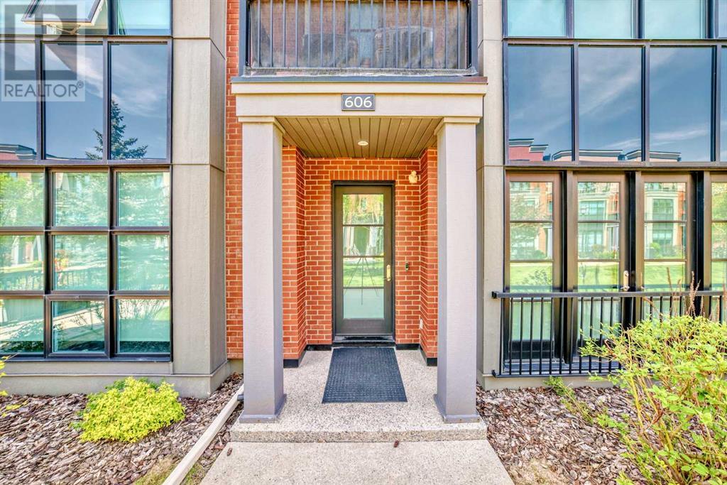 Property at 606 Aspen Meadows Hill SW image 3