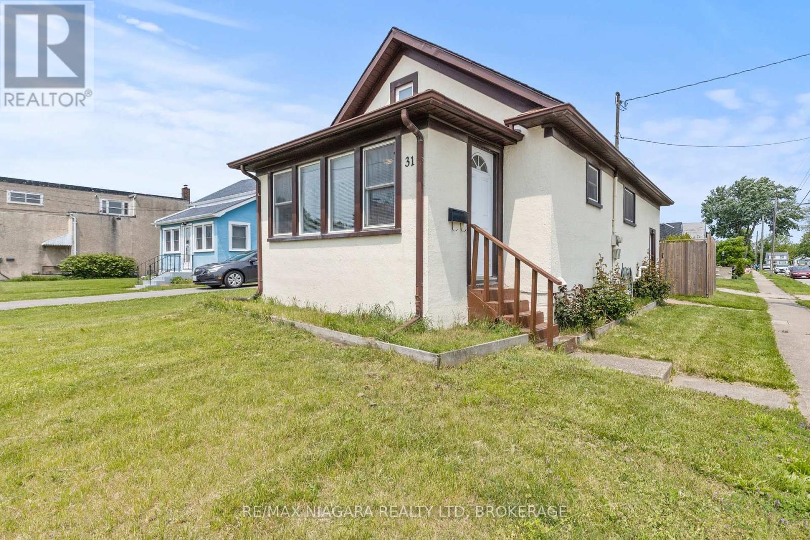 31 Broadway Avenue, Welland, Ontario  L3C 5L4 - Photo 1 - X12195840