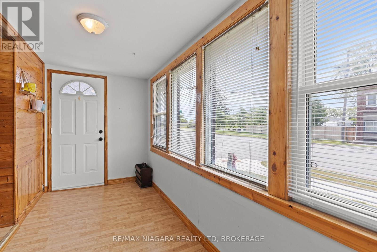 31 Broadway Avenue, Welland, Ontario  L3C 5L4 - Photo 11 - X12195840