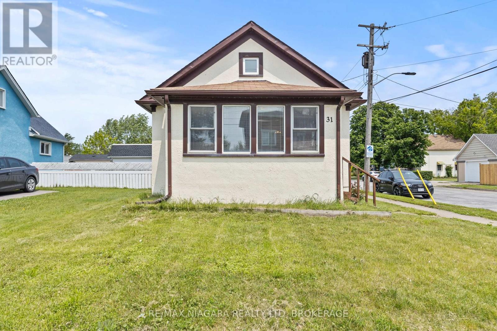 31 Broadway Avenue, Welland, Ontario  L3C 5L4 - Photo 2 - X12195840