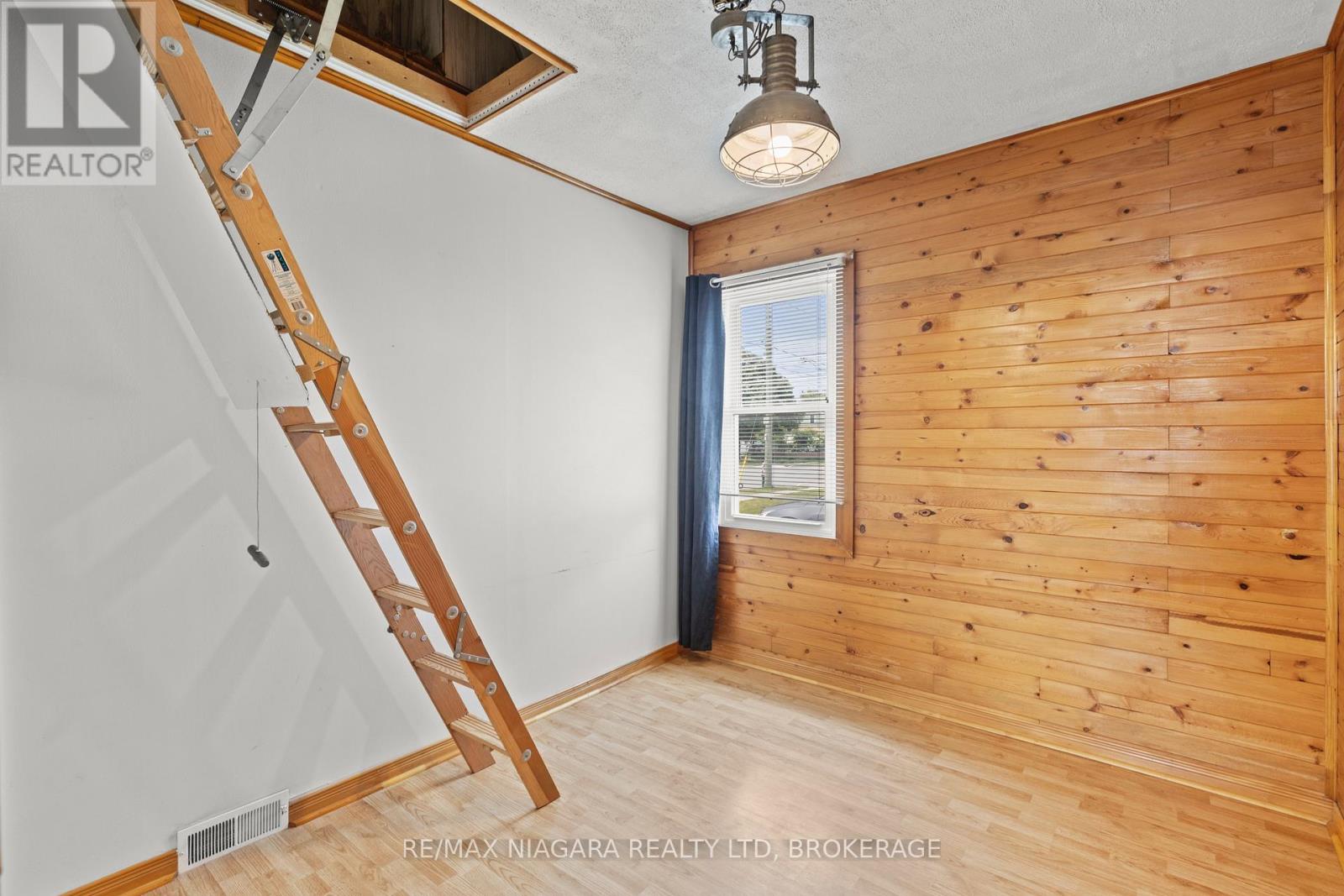 31 Broadway Avenue, Welland, Ontario  L3C 5L4 - Photo 23 - X12195840