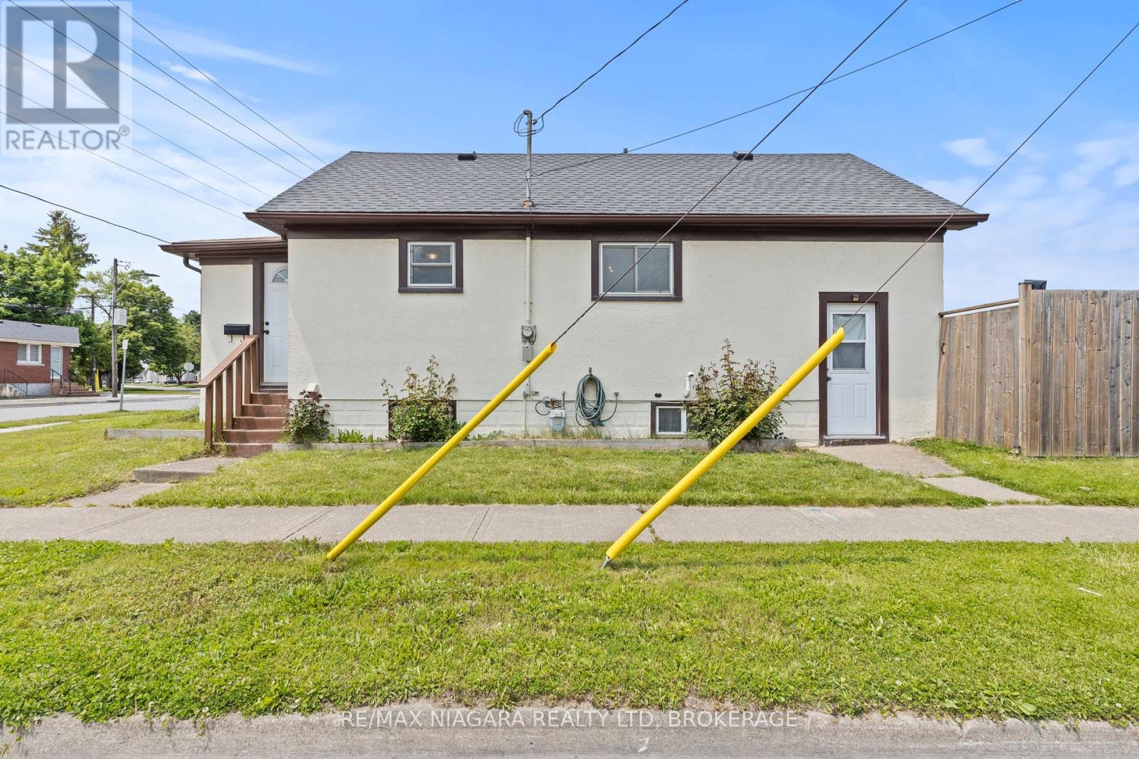 31 Broadway Avenue, Welland, Ontario  L3C 5L4 - Photo 3 - X12195840