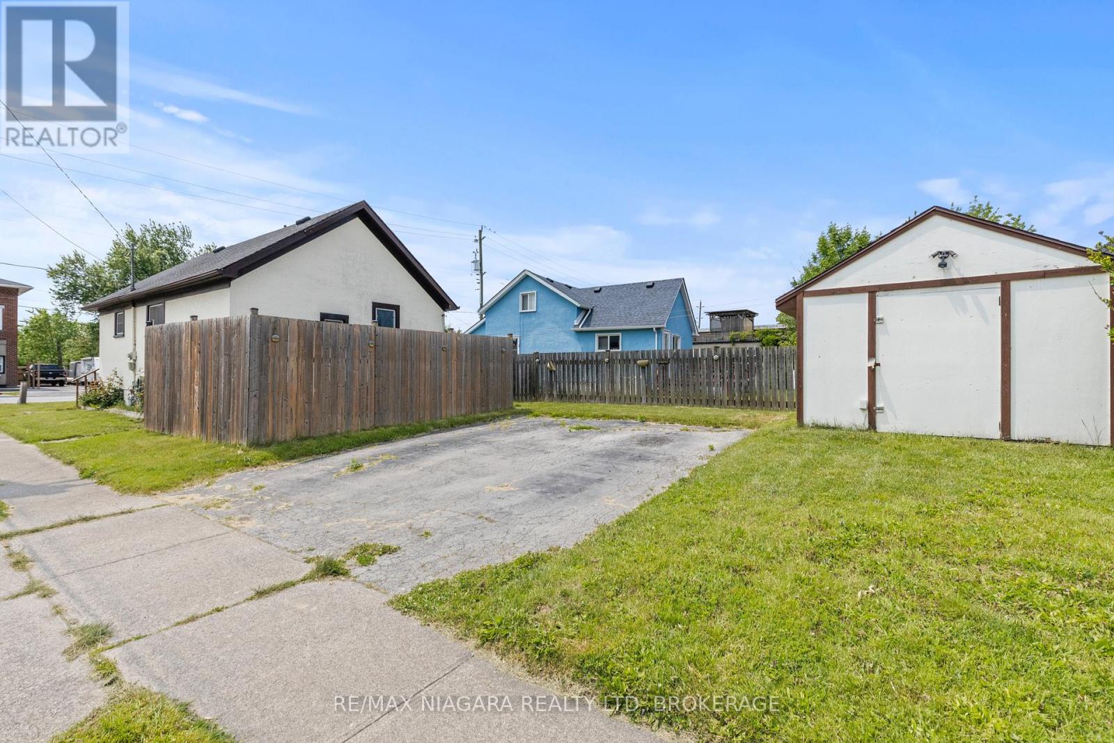 31 Broadway Avenue, Welland, Ontario  L3C 5L4 - Photo 6 - X12195840