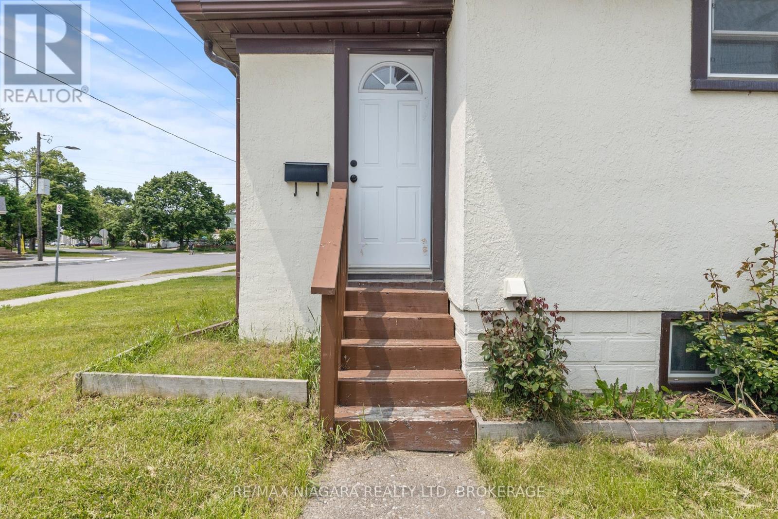 31 Broadway Avenue, Welland, Ontario  L3C 5L4 - Photo 7 - X12195840