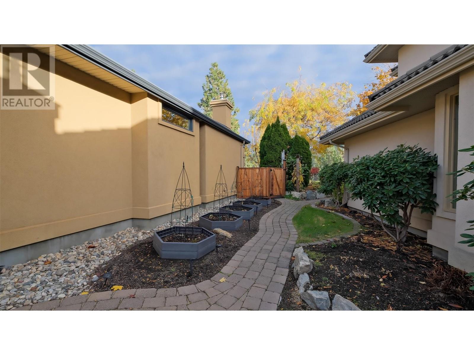 3869 Gallaghers Parkway, Kelowna, British Columbia  V1W 3Z8 - Photo 47 - 10350827