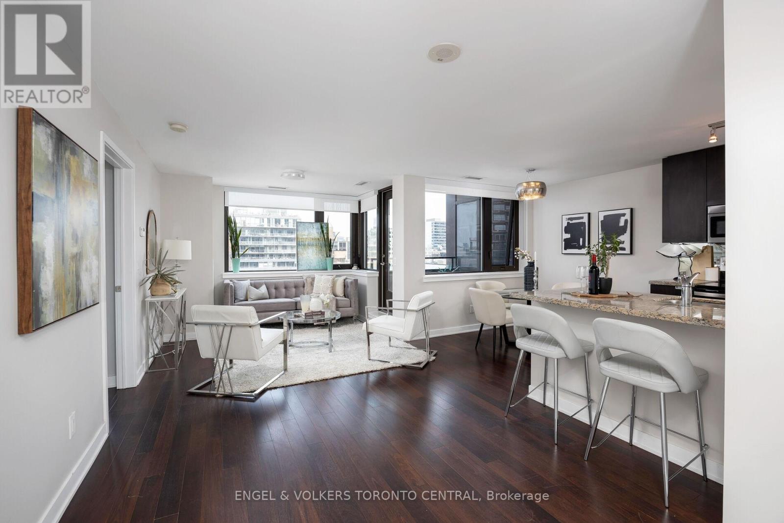1001 - 400 Wellington Street W, Toronto (Waterfront Communities), Ontario  M5J 2N7 - Photo 1 - C12195772