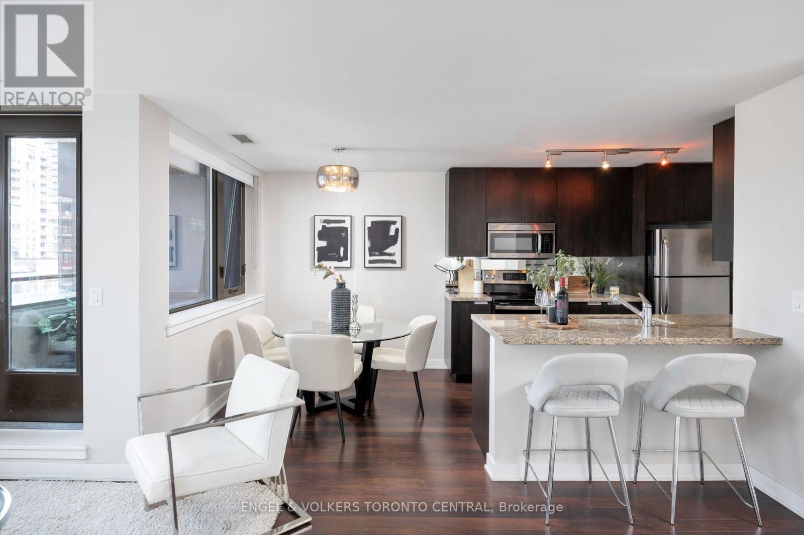 1001 - 400 Wellington Street W, Toronto (Waterfront Communities), Ontario  M5J 2N7 - Photo 10 - C12195772