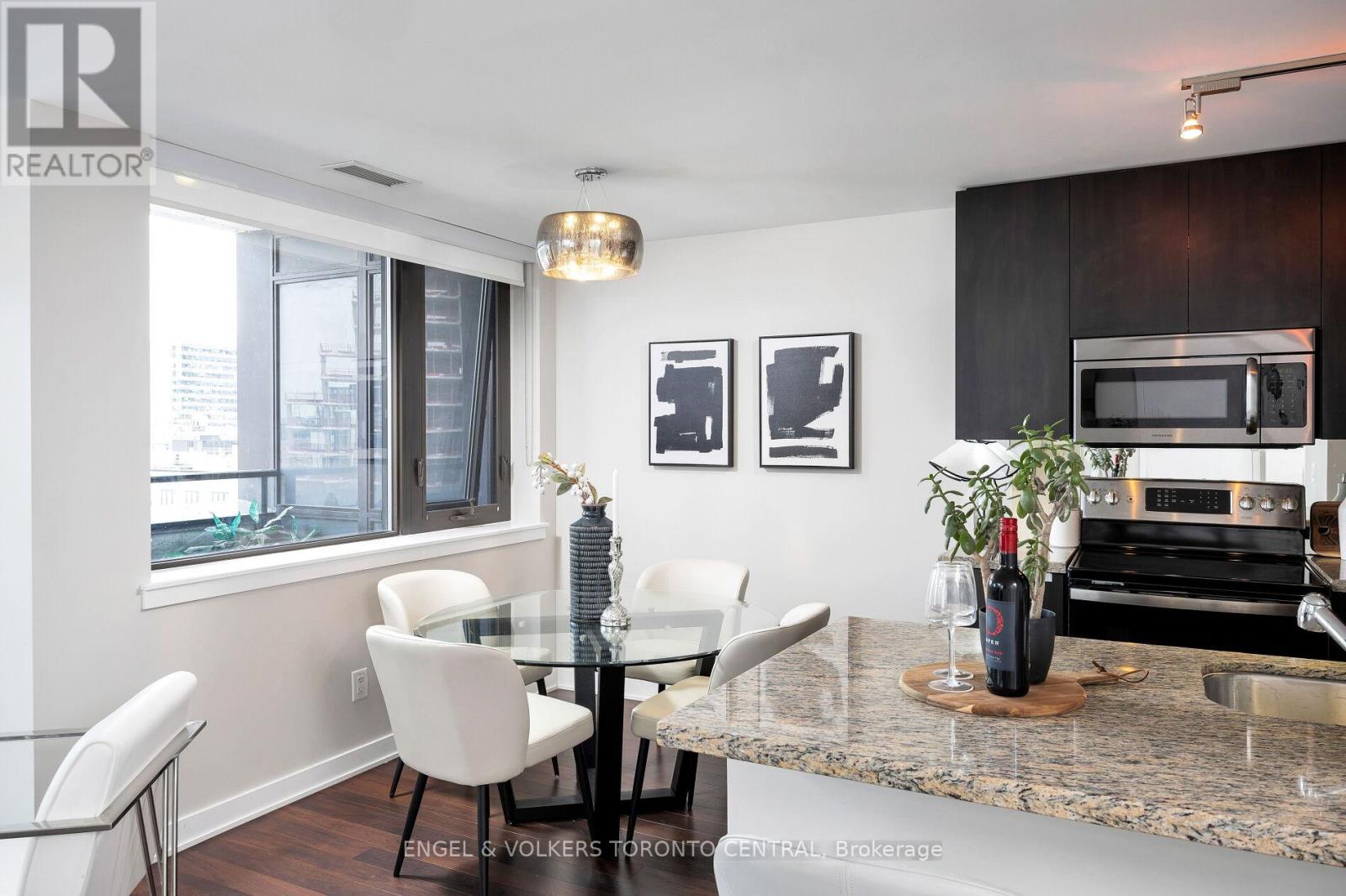 1001 - 400 Wellington Street W, Toronto (Waterfront Communities), Ontario  M5J 2N7 - Photo 11 - C12195772