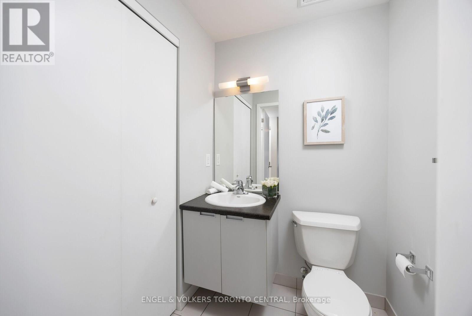 1001 - 400 Wellington Street W, Toronto (Waterfront Communities), Ontario  M5J 2N7 - Photo 16 - C12195772