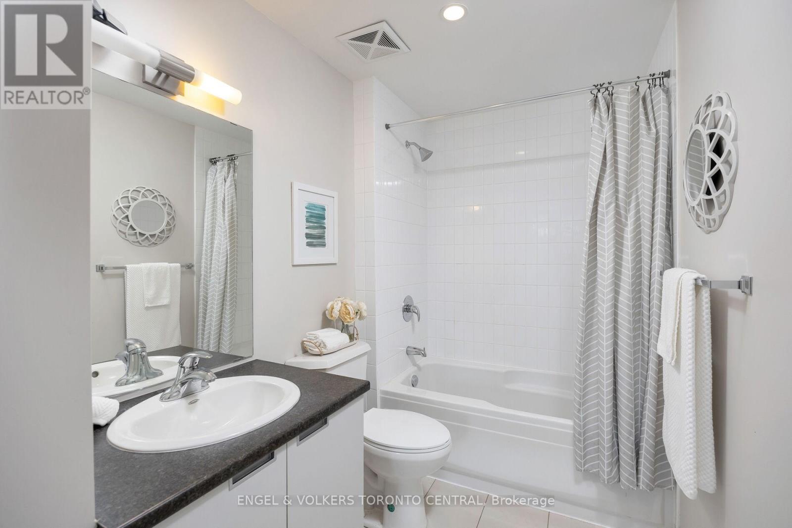 1001 - 400 Wellington Street W, Toronto (Waterfront Communities), Ontario  M5J 2N7 - Photo 24 - C12195772