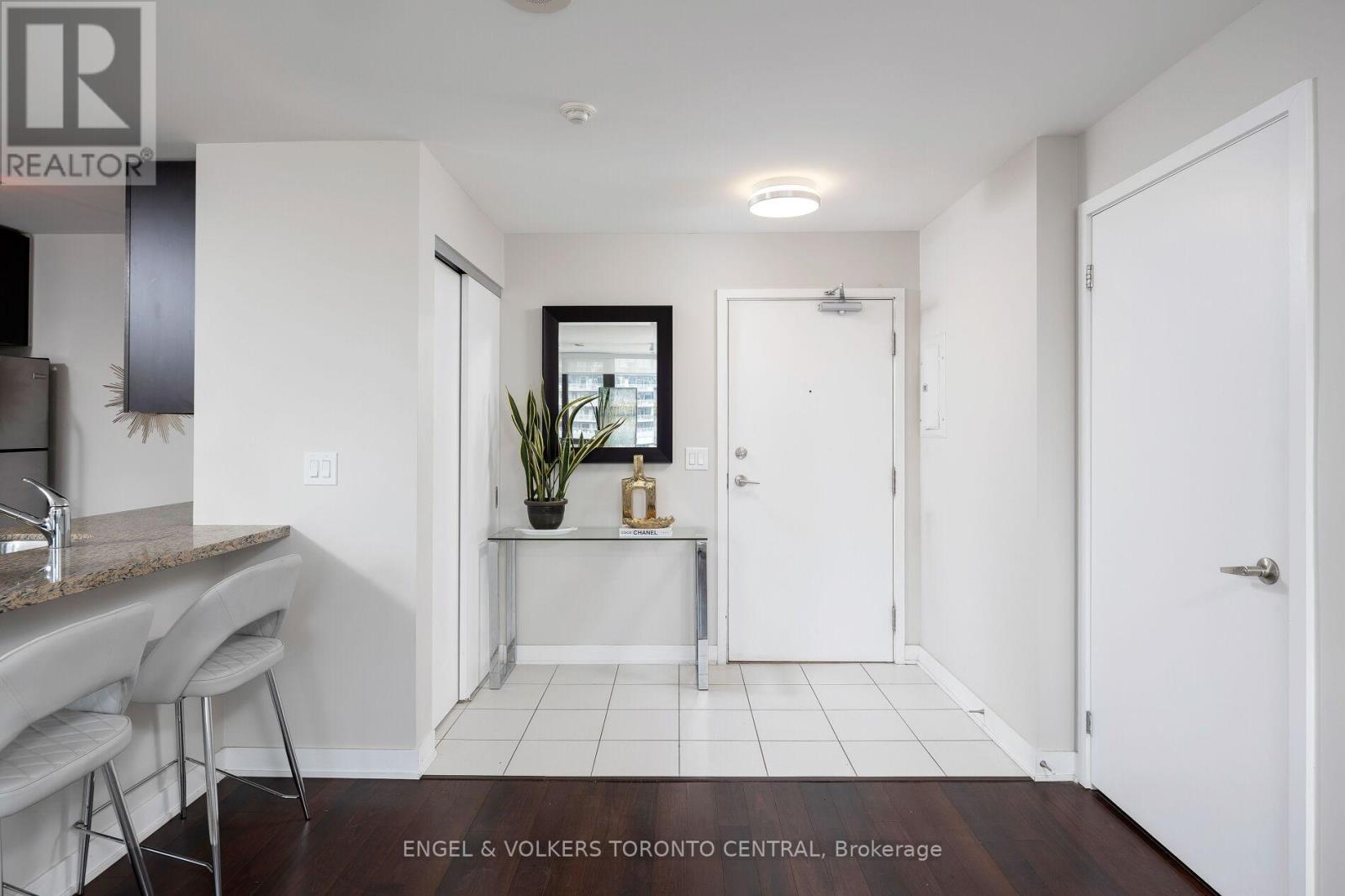 1001 - 400 Wellington Street W, Toronto (Waterfront Communities), Ontario  M5J 2N7 - Photo 26 - C12195772