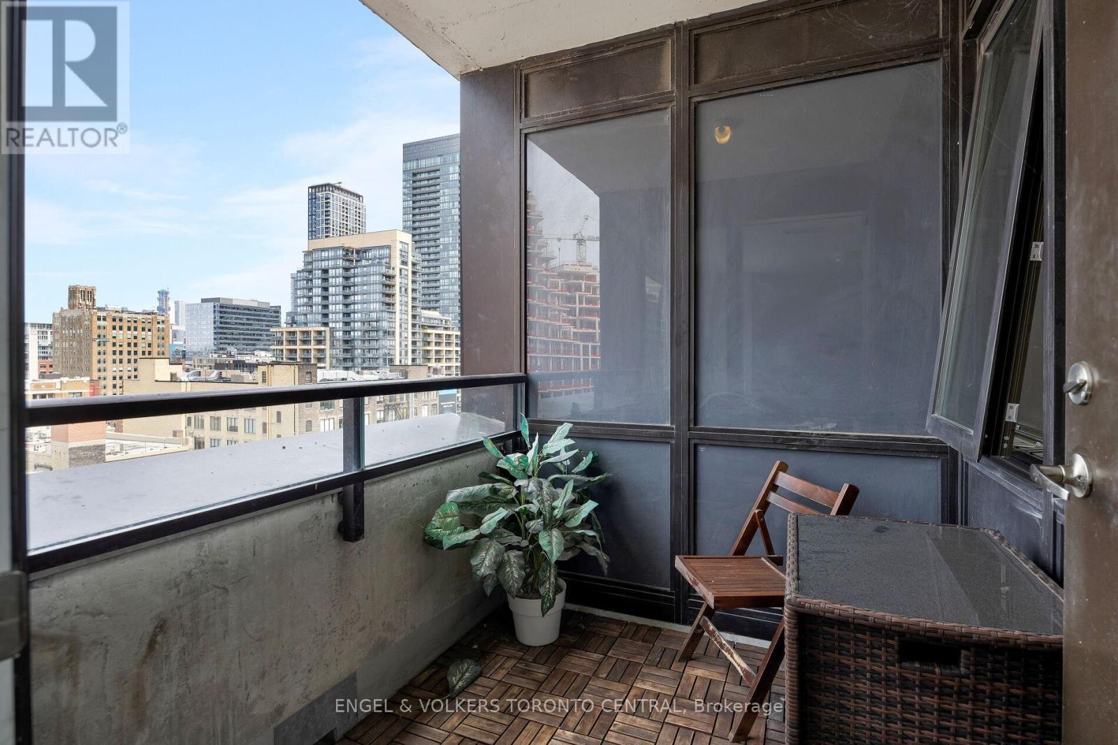 1001 - 400 Wellington Street W, Toronto (Waterfront Communities), Ontario  M5J 2N7 - Photo 6 - C12195772
