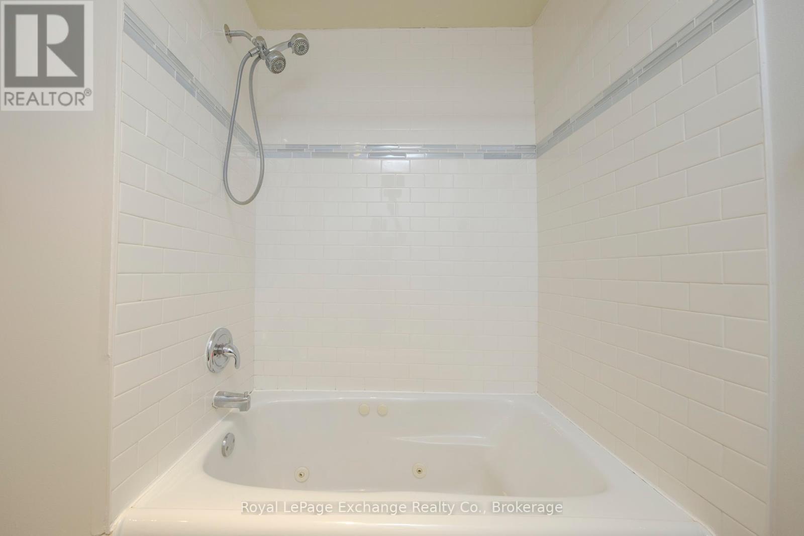 287 Queen Street, Kincardine, Ontario  N2Z 2R6 - Photo 12 - X12196006