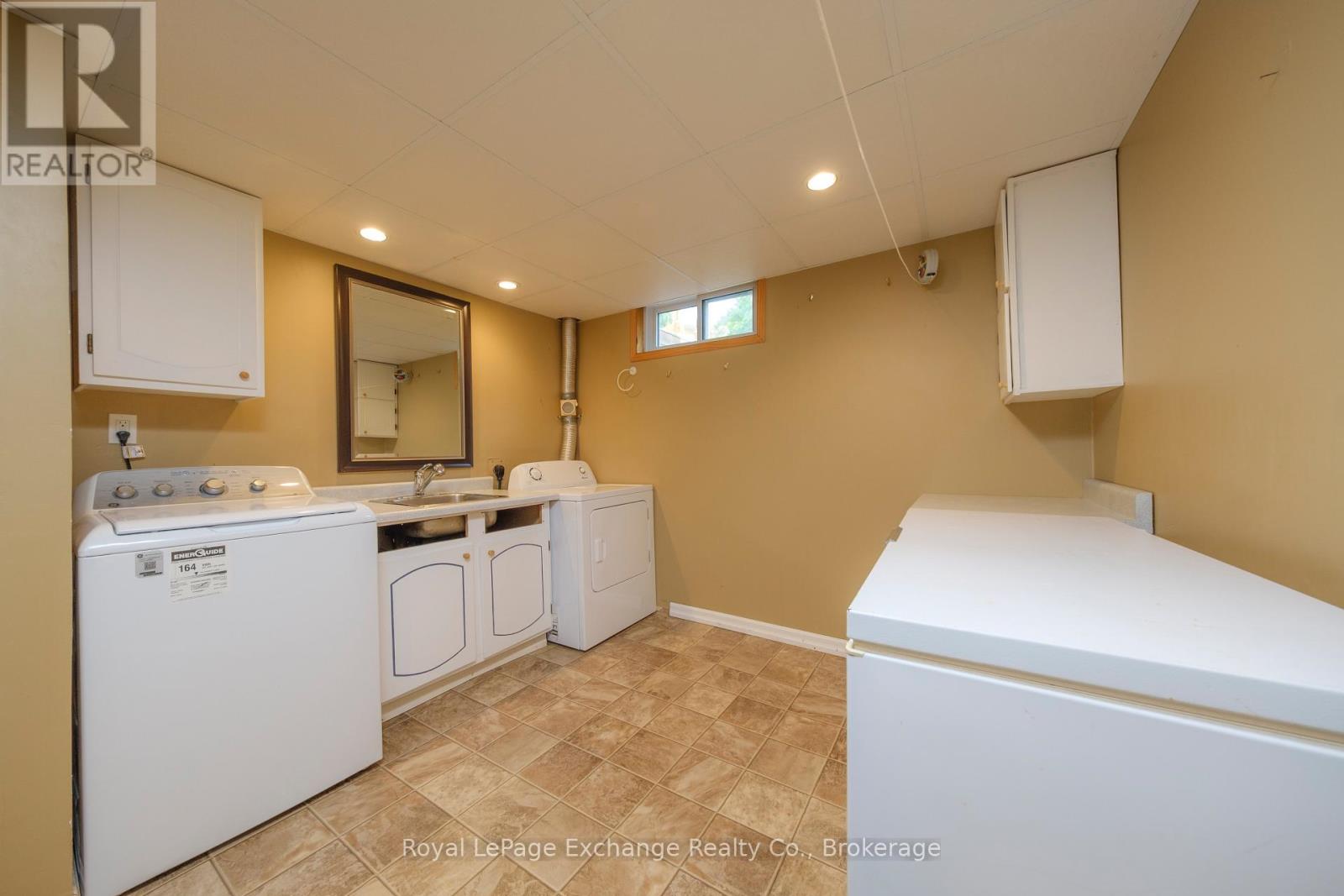 287 Queen Street, Kincardine, Ontario  N2Z 2R6 - Photo 24 - X12196006