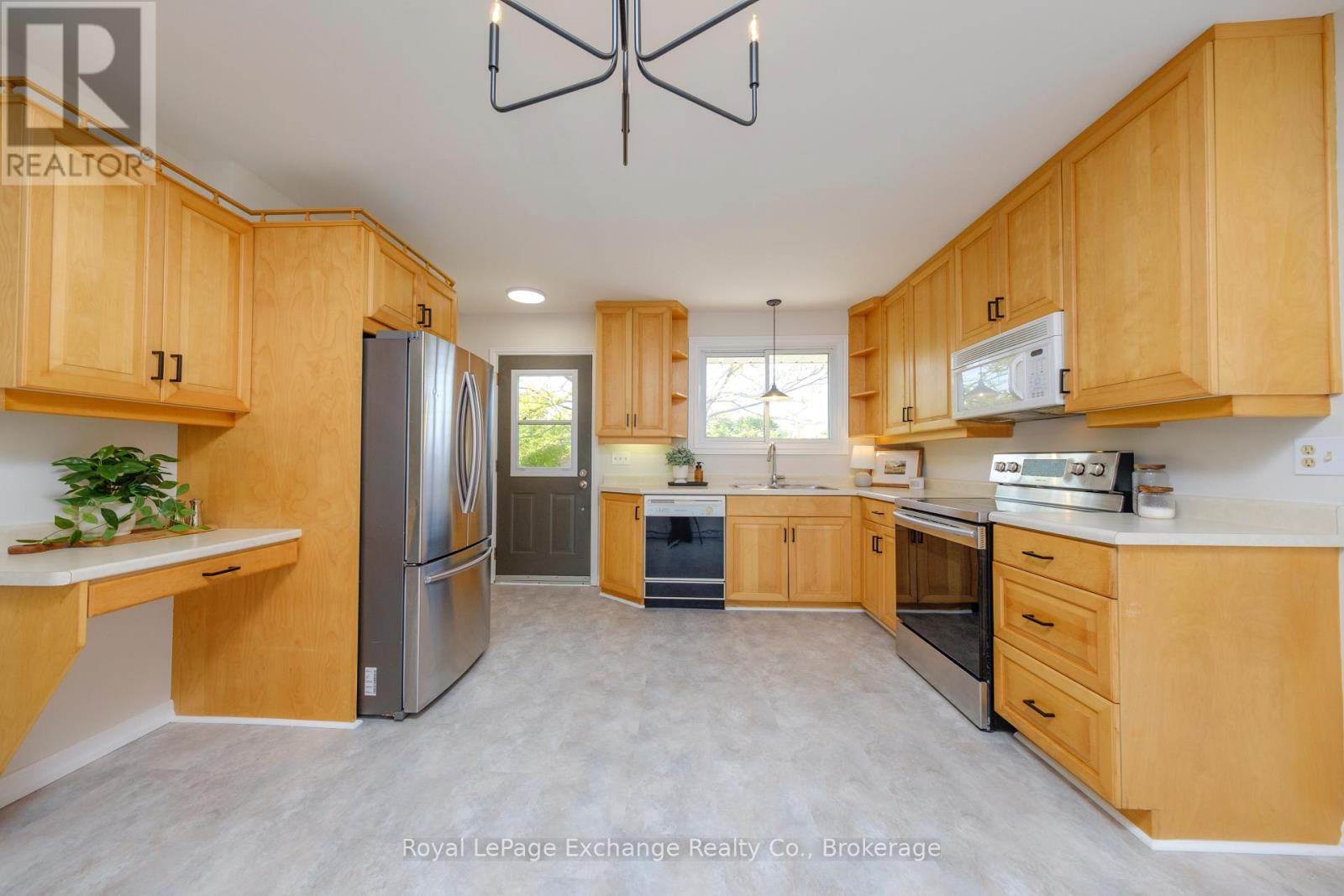 287 Queen Street, Kincardine, Ontario  N2Z 2R6 - Photo 8 - X12196006