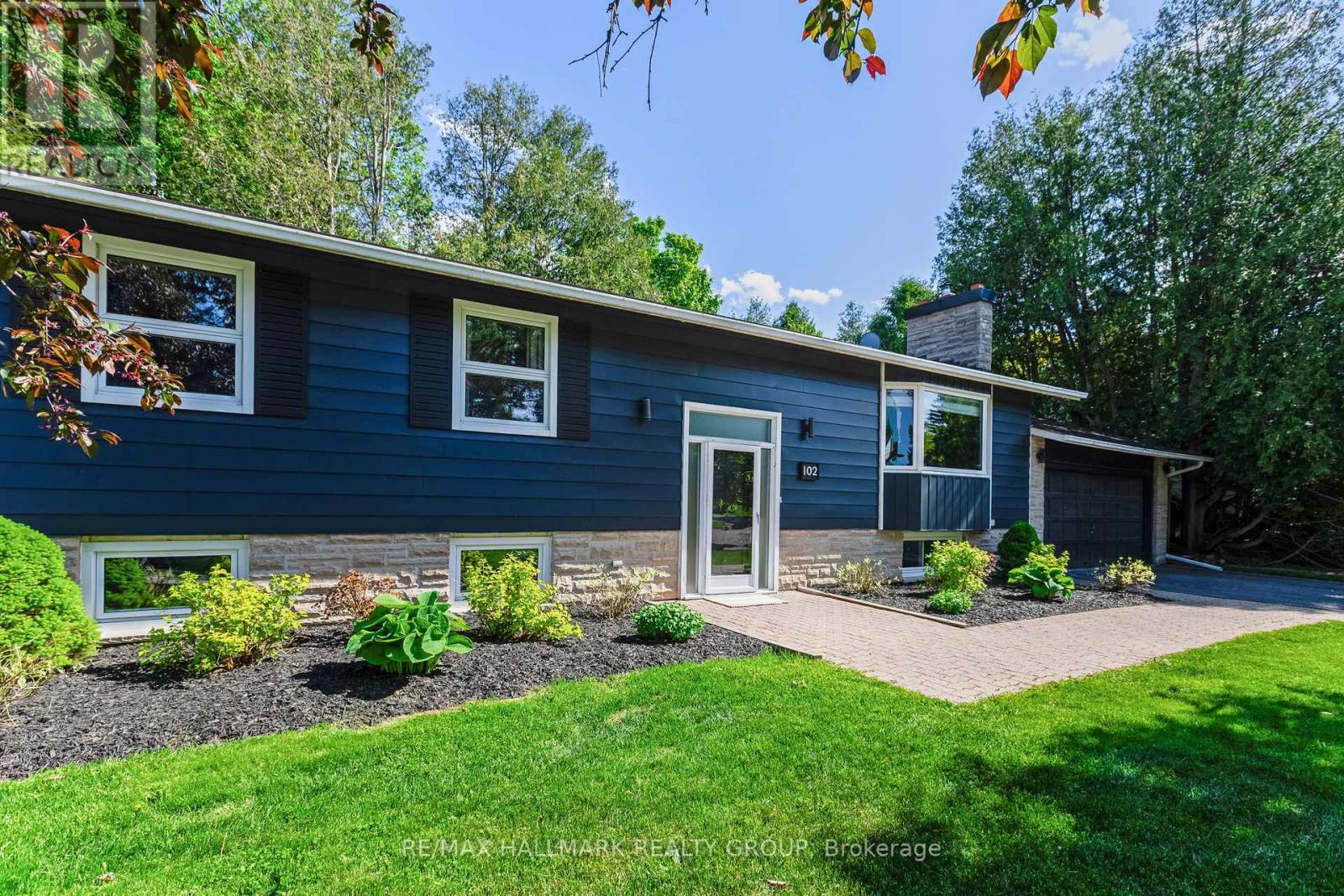 102 Coburn Avenue, Ottawa, Ontario  K2L 1G3 - Photo 2 - X12195868