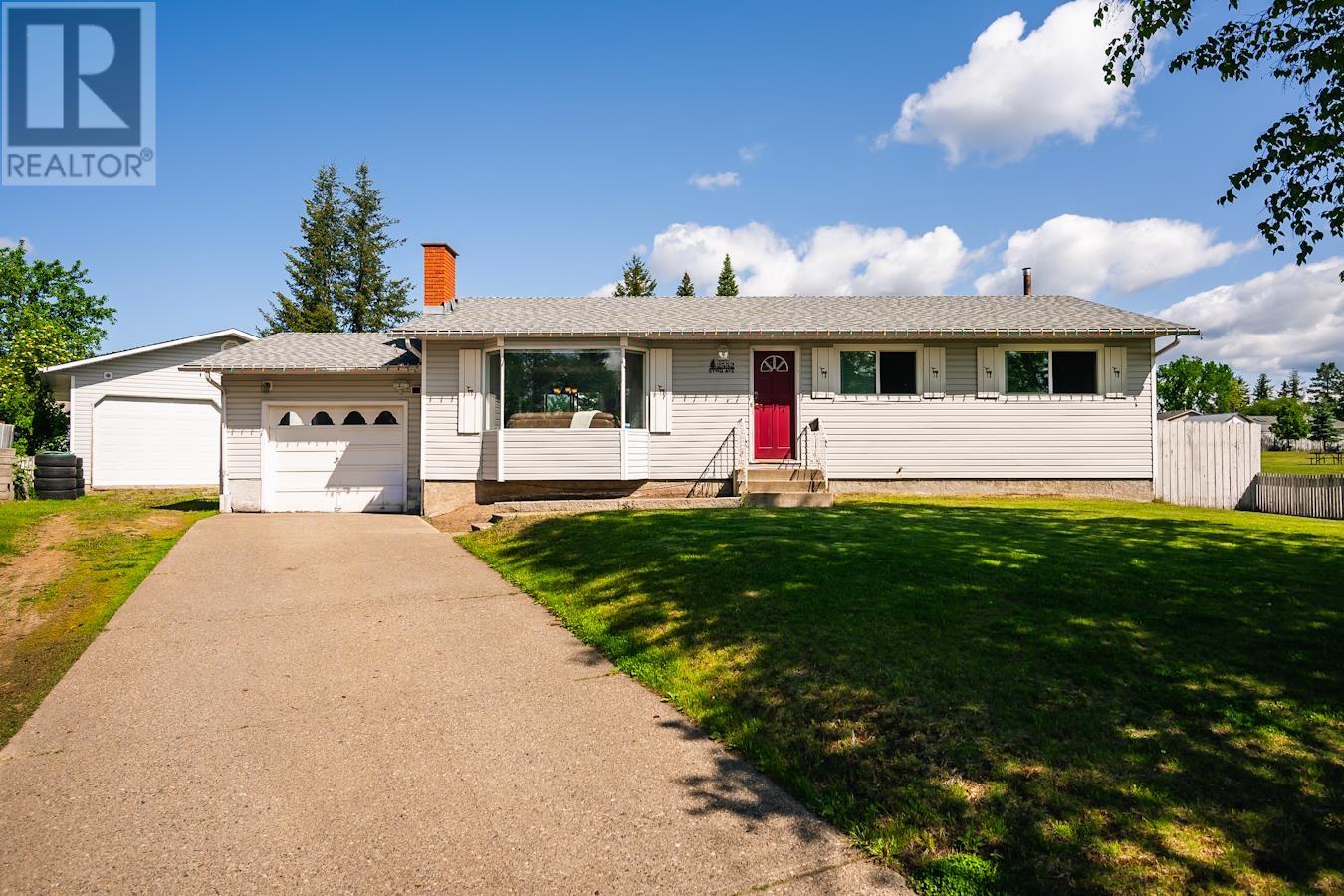 2552 Byng Avenue, Prince George, British Columbia  V2N 1E6 - Photo 1 - R3011292