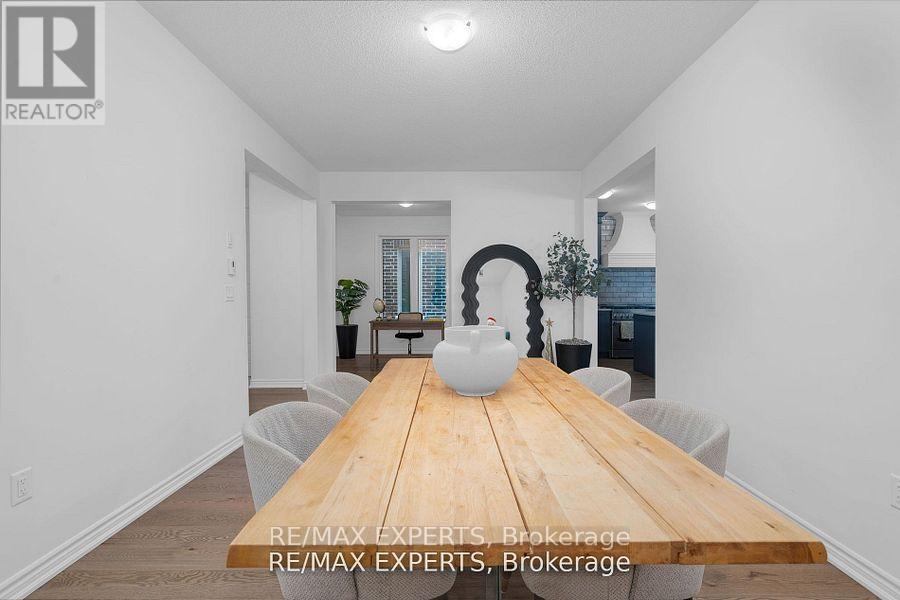 36 Shepherd Drive, Barrie, Ontario  L9J 0P3 - Photo 12 - S12195759