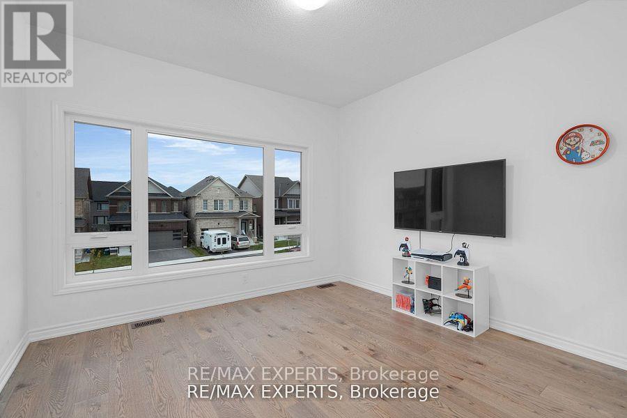 36 Shepherd Drive, Barrie, Ontario  L9J 0P3 - Photo 21 - S12195759