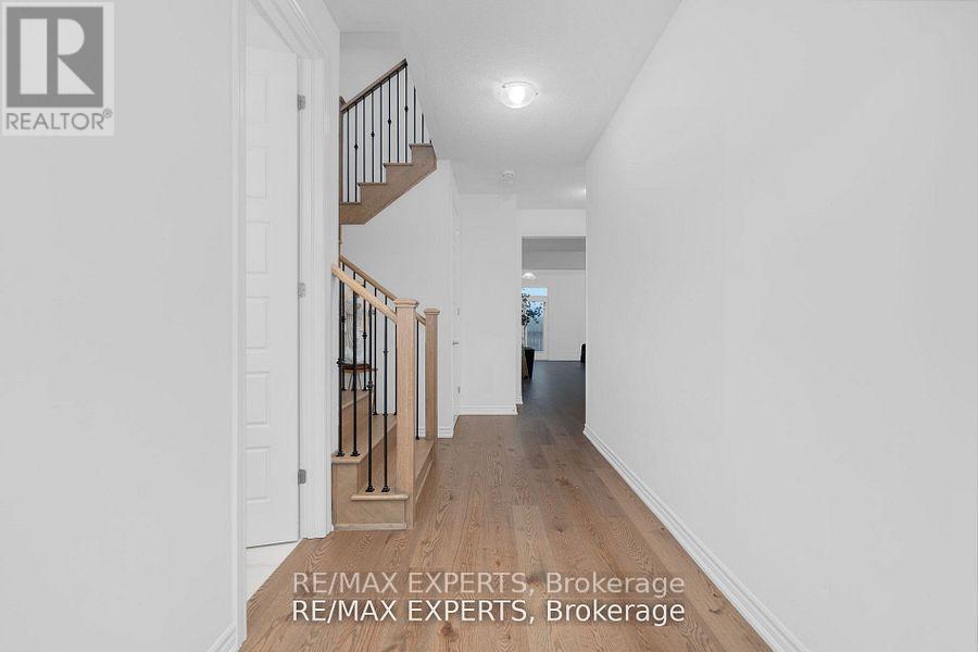 36 Shepherd Drive, Barrie, Ontario  L9J 0P3 - Photo 5 - S12195759