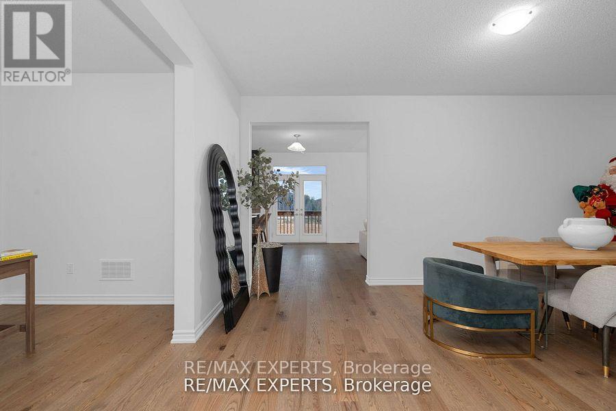 36 Shepherd Drive, Barrie, Ontario  L9J 0P3 - Photo 8 - S12195759