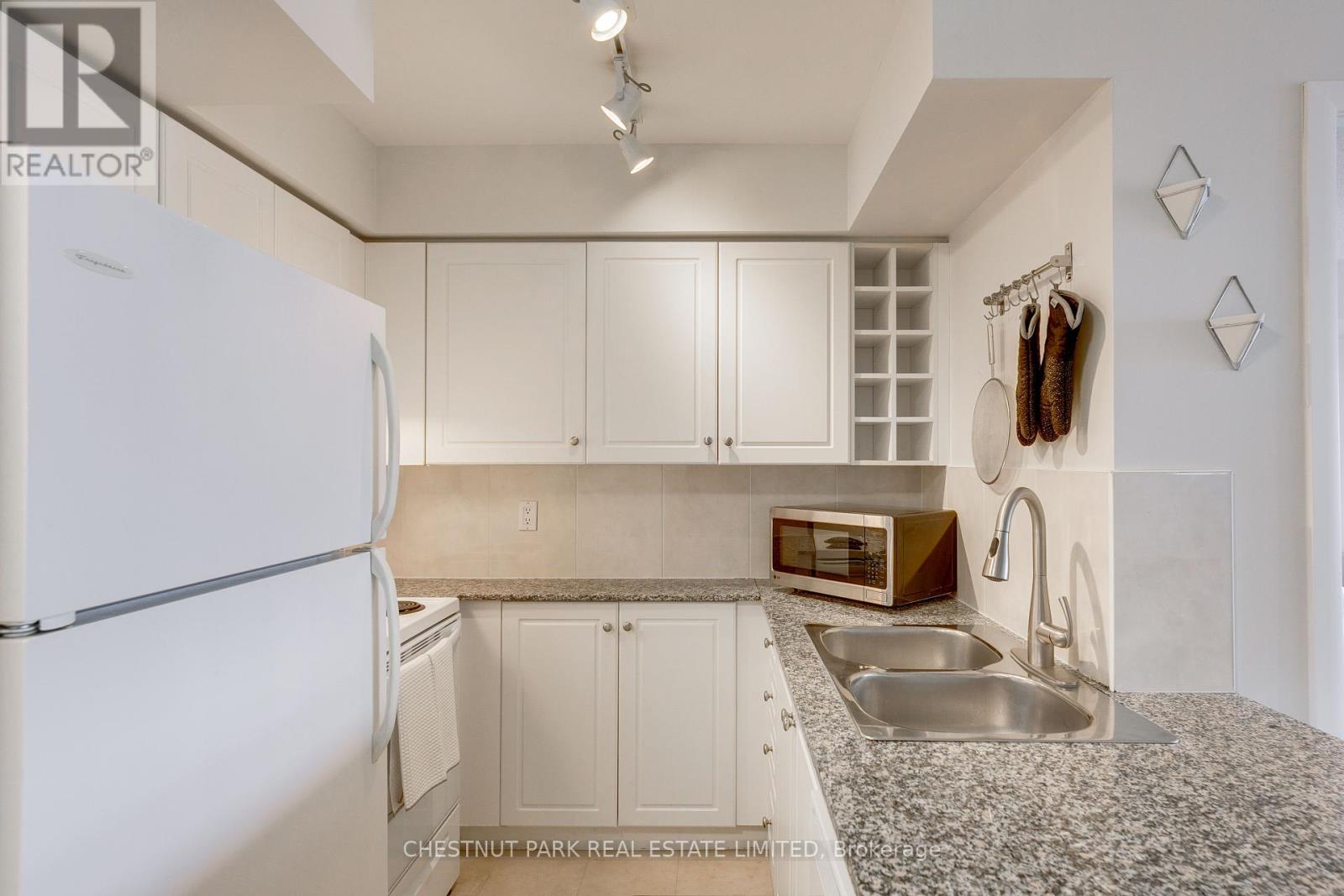 3003 - 210 Victoria Street, Toronto (Church-Yonge Corridor), Ontario  M5B 2R3 - Photo 6 - C12195902